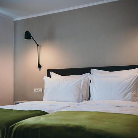 Nest Guesthouse Drobeta Turnu Severin Extérieur photo