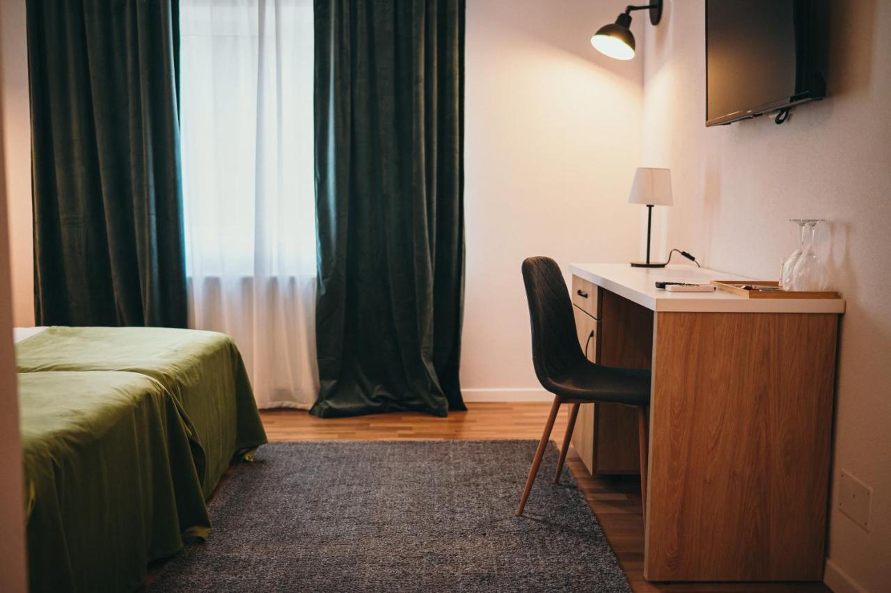 Nest Guesthouse Drobeta Turnu Severin Extérieur photo
