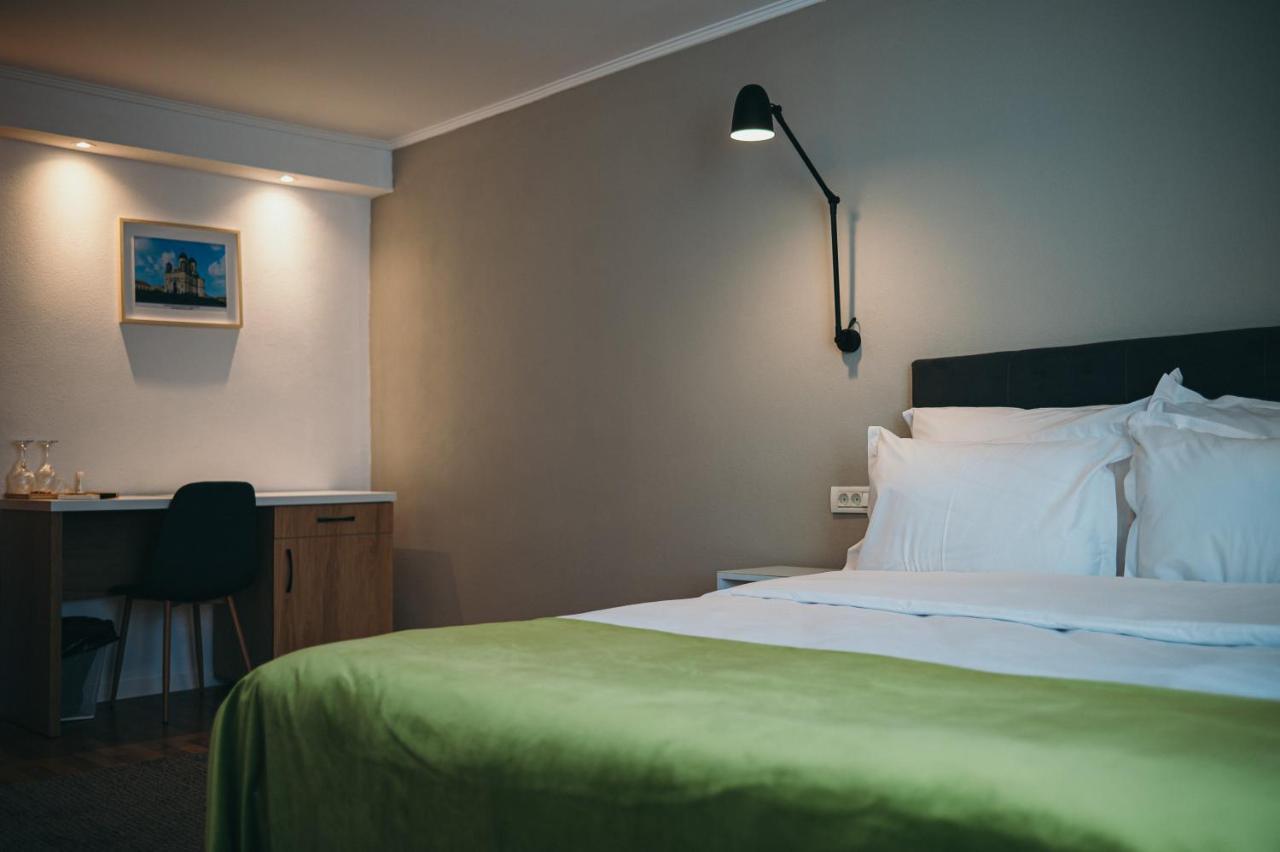 Nest Guesthouse Drobeta Turnu Severin Extérieur photo