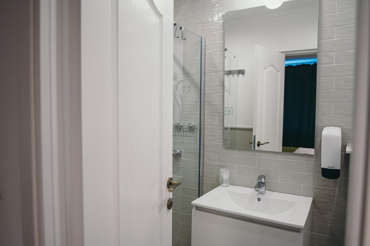 Nest Guesthouse Drobeta Turnu Severin Extérieur photo