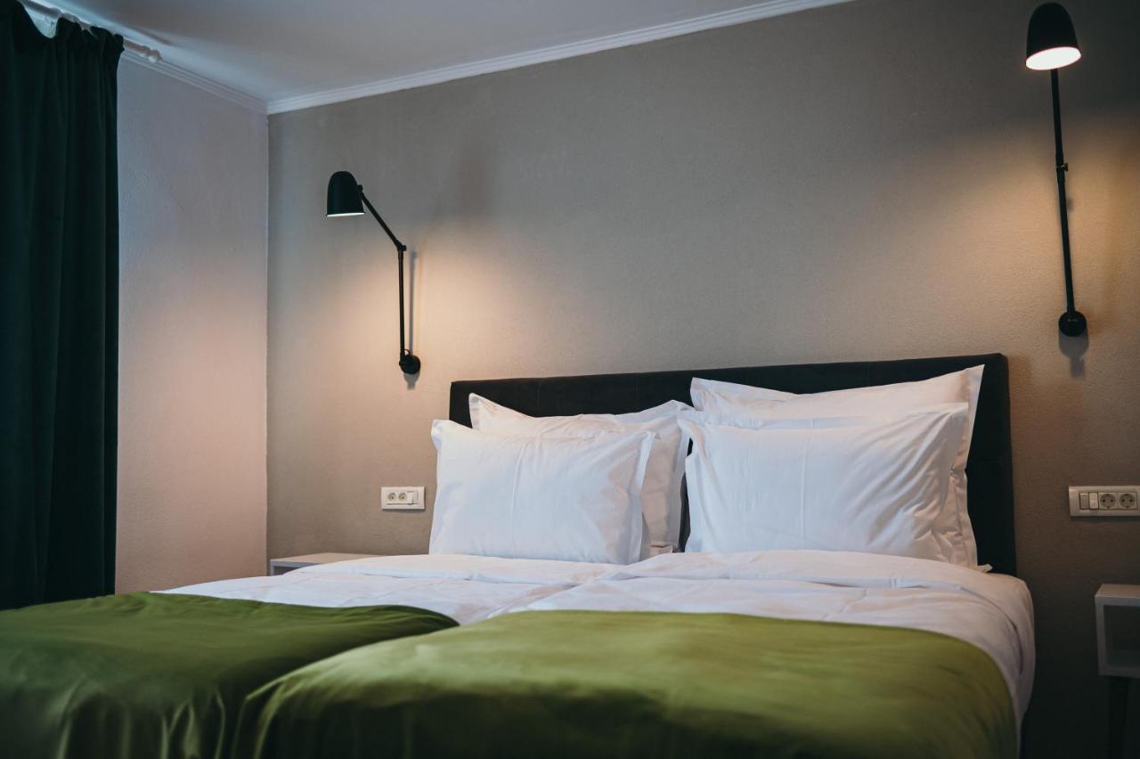 Nest Guesthouse Drobeta Turnu Severin Extérieur photo